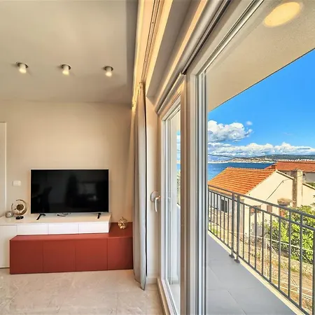 Apartment Aniva - 50 M From The Sea