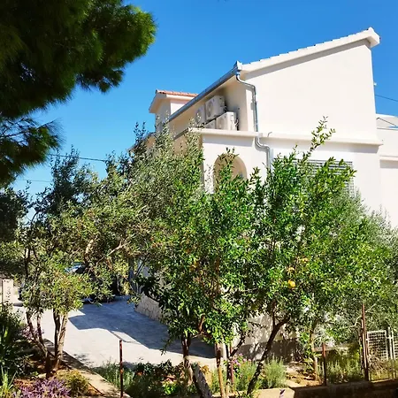 Apartment Aniva - 50 M From The Sea