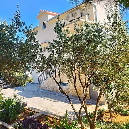 Apartment Aniva - 50 M From The Sea *